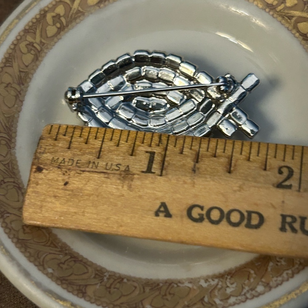 Vintage Rhinestone Fish - Picture 4 of 5